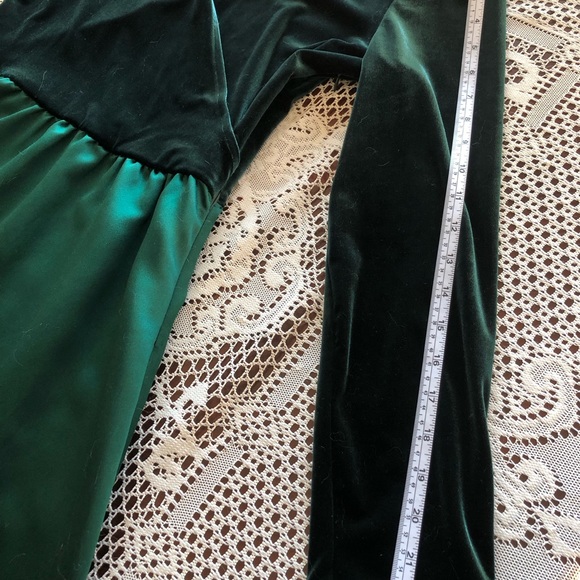 Vintage Green Cartise International Gown Formal Dress - Picture 6 of 7